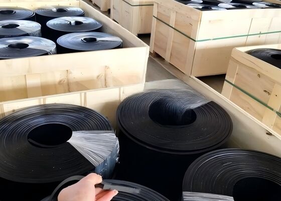 Polyurethane Belt Skirting 16mm Thickness Red Color Heavy Duty Conveyor Sealing Strip