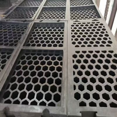 60*10mm मॉड्यूलर रबर स्क्रीन पैनल, हाई-वियर रबर + स्टील फ्रेम और इंटरचेंजेबल परफोरेशन पैटर्न के साथ