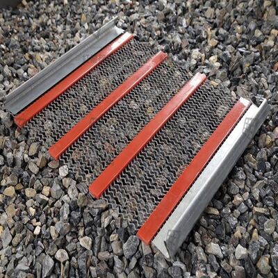 3.18 मिमी-17.15 मिमी के साथ स्व-सफाई तार जाल 40% बढ़ी हुई थ्रूपुट और 30% अधिक खुले क्षेत्र के लिए खोलना