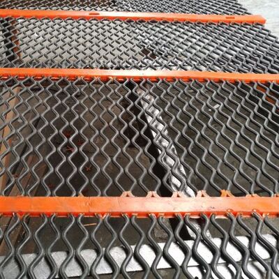 खनन प्रसंस्करण के लिए 2 मिमी-18 मिमी एपर्चर के साथ त्रिकोण खोलने वाला सेल्फ क्लीनिंग स्क्रीन स्टेनलेस स्टील